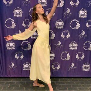 Light yellow lyrical dress